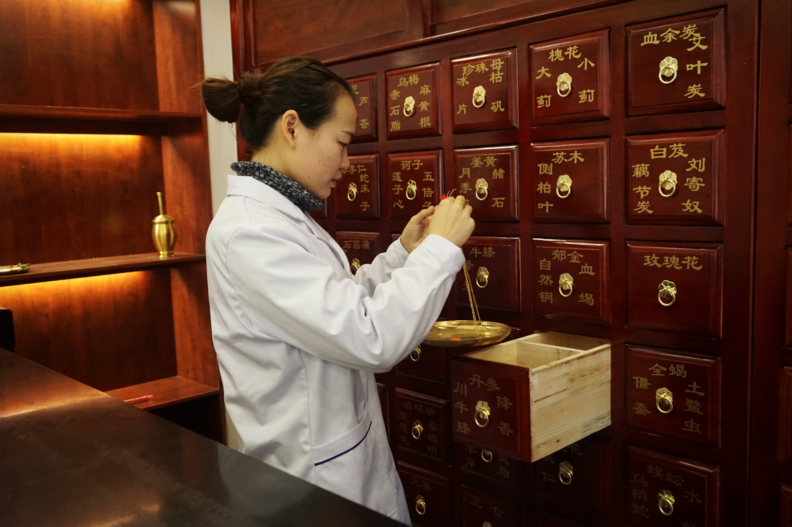 中药师谭景饶的日常中医诊所服务